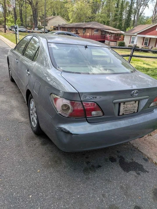 Lexus ES - Image 8 of 10