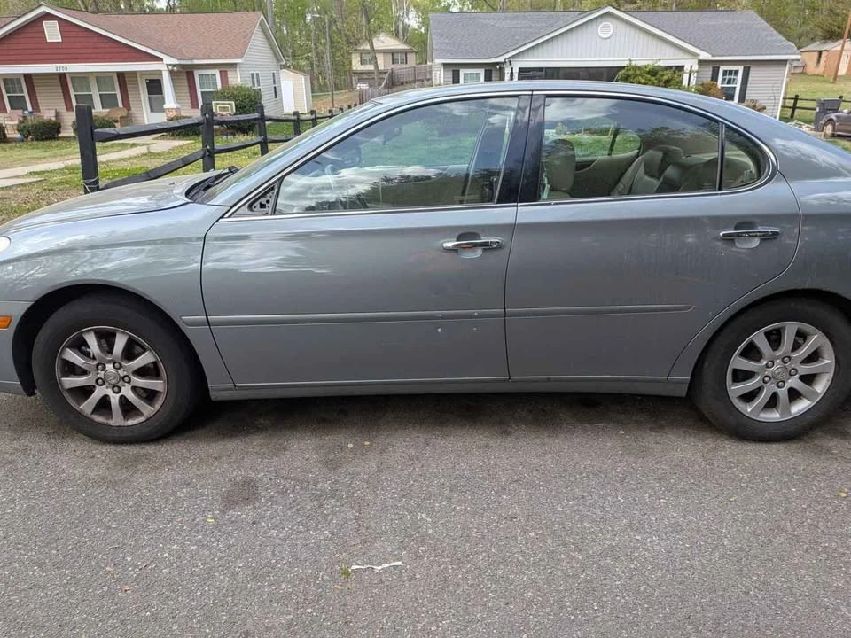 Lexus ES - Image 9 of 10