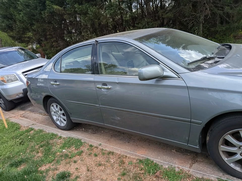Lexus ES - Image 5 of 10