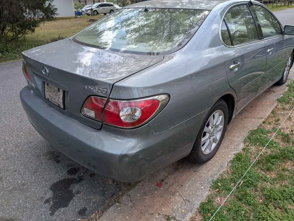 Lexus ES - Image 4 of 10