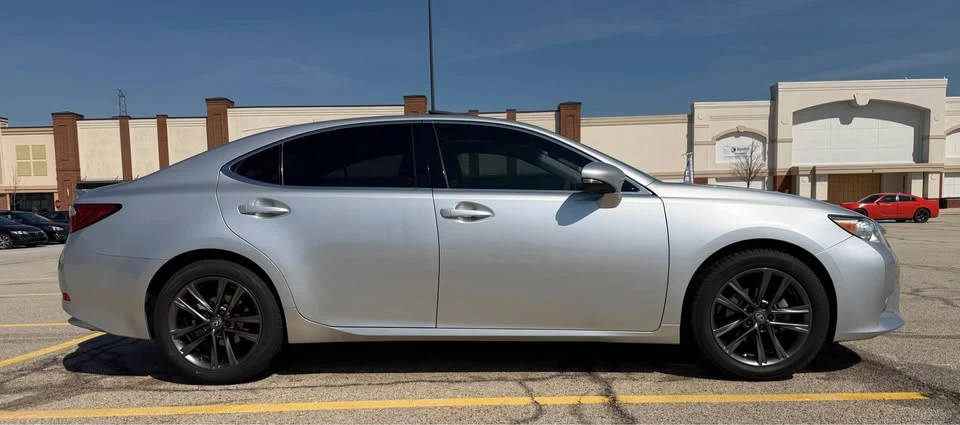 2013 Lexus ES 6th Gen - Image 5 of 9
