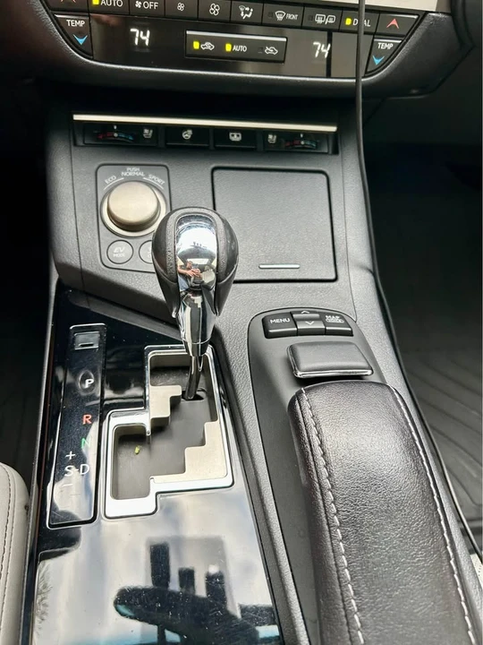 2013 Lexus ES 6th Gen - Image 7 of 10