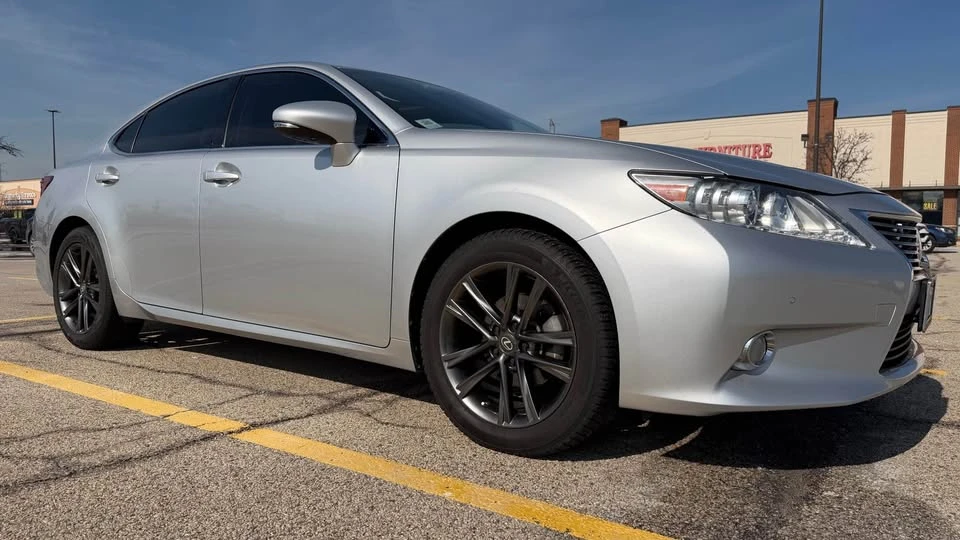 2013 Lexus ES 6th Gen - Image 2 of 9