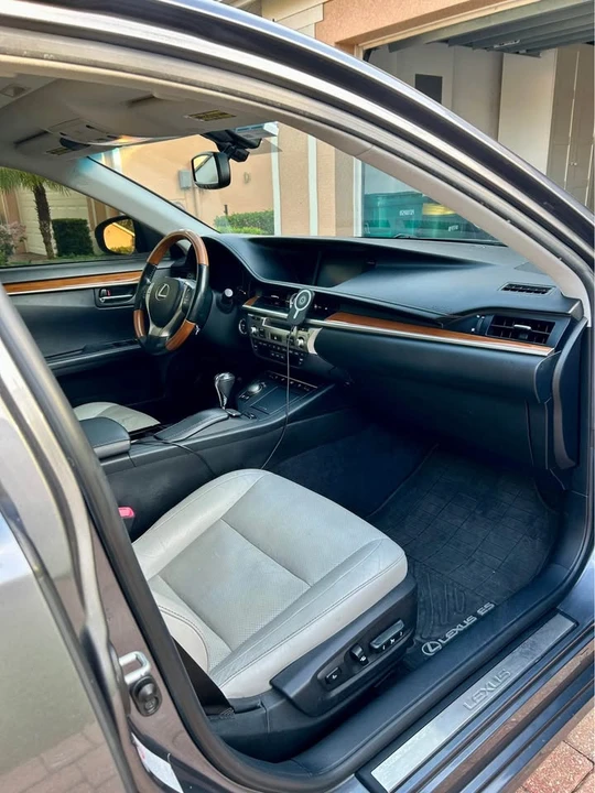 2013 Lexus ES 6th Gen - Image 3 of 10