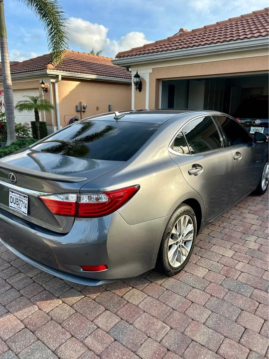 2013 Lexus ES 6th Gen - Image 4 of 10