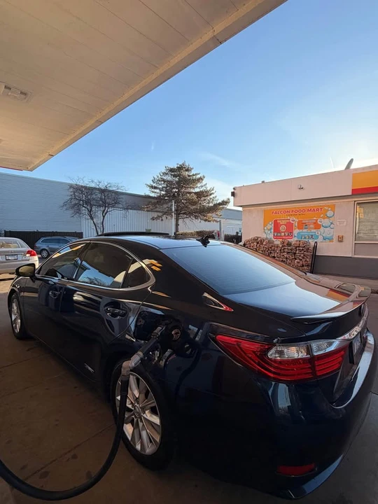 2013 Lexus ES 6th Gen - Image 2 of 8