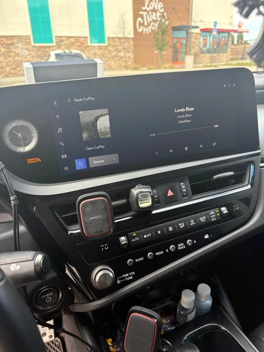 2023 Lexus ES 7th Gen - Image 6 of 10