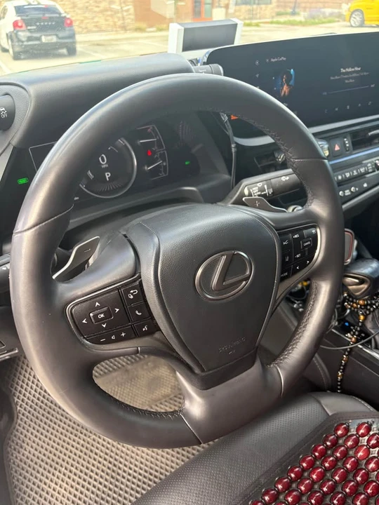 2023 Lexus ES 7th Gen - Image 7 of 10