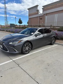 Lexus ES300h. 2023 . The car is in excellent condition. High mileage 294.000