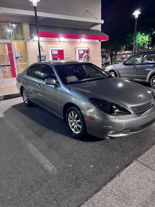 2004 Lexus ES 4th Gen - Image 2 of 10
