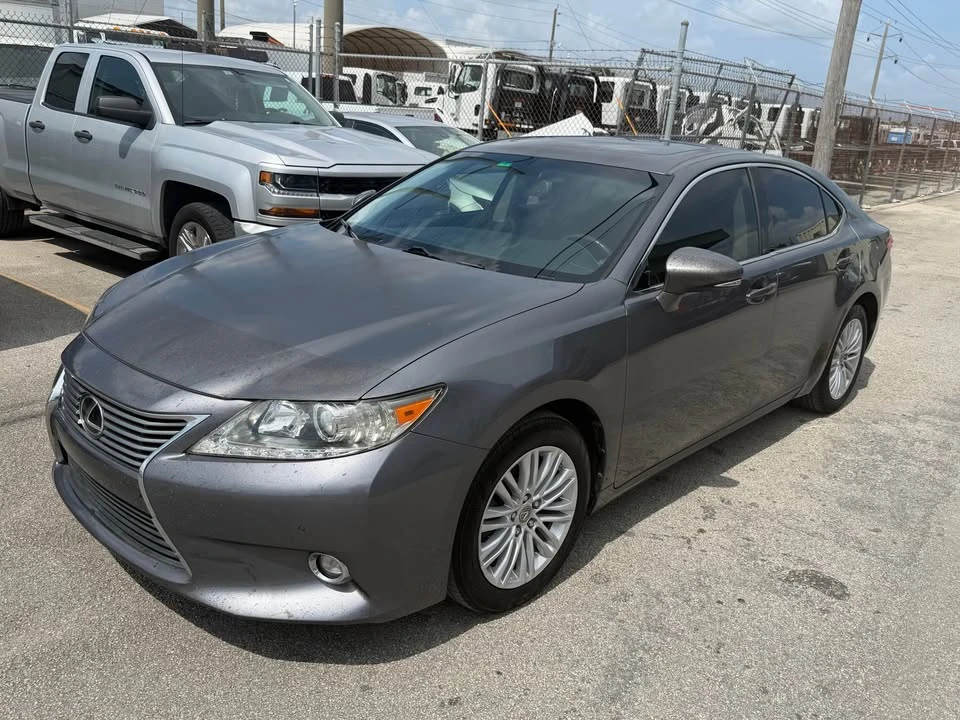 Lexus ES - Image 7 of 10