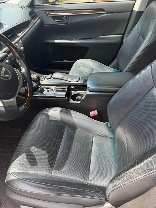 Lexus ES - Image 3 of 10