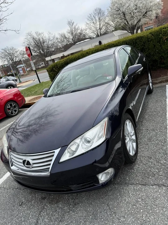 2010 Lexus ES 5th Gen - Image 2 of 8