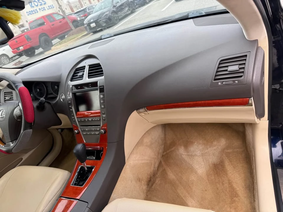 2010 Lexus ES 5th Gen - Image 7 of 8