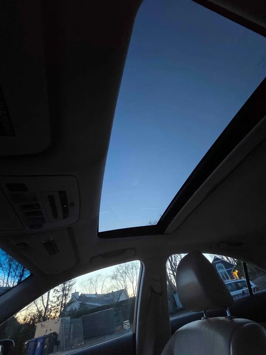 2010 Lexus ES 5th Gen - Image 7 of 10