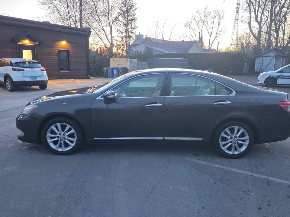 2010 Lexus ES 5th Gen - Image 8 of 10