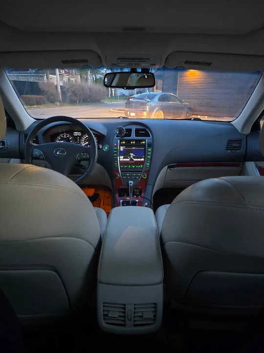 2010 Lexus ES 5th Gen - Image 6 of 10