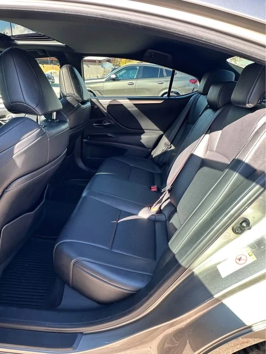 2019 Lexus ES 7th Gen - Image 6 of 9