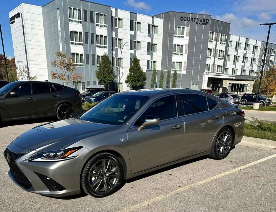 2019 Lexus ES 7th Gen - Image 2 of 9