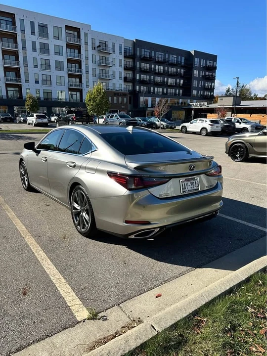 2019 Lexus ES 7th Gen - Image 4 of 9
