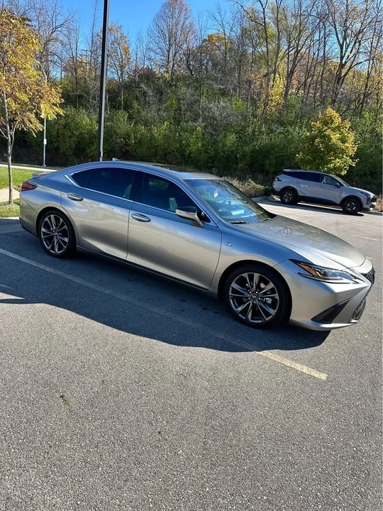 2019 Lexus ES 7th Gen - Image 3 of 9