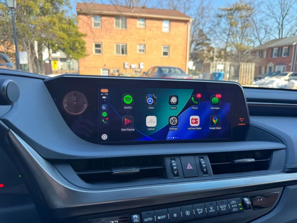 2019 Lexus ES 7th Gen - Image 5 of 10