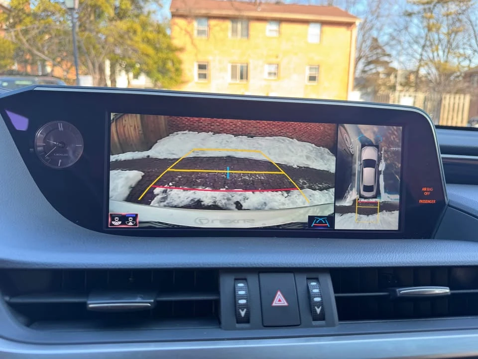 2019 Lexus ES 7th Gen - Image 6 of 10