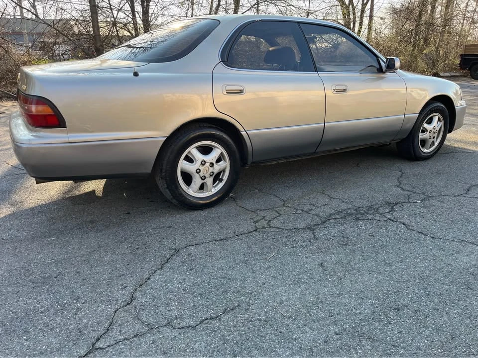 1996 Lexus ES 2nd Gen - Image 2 of 10