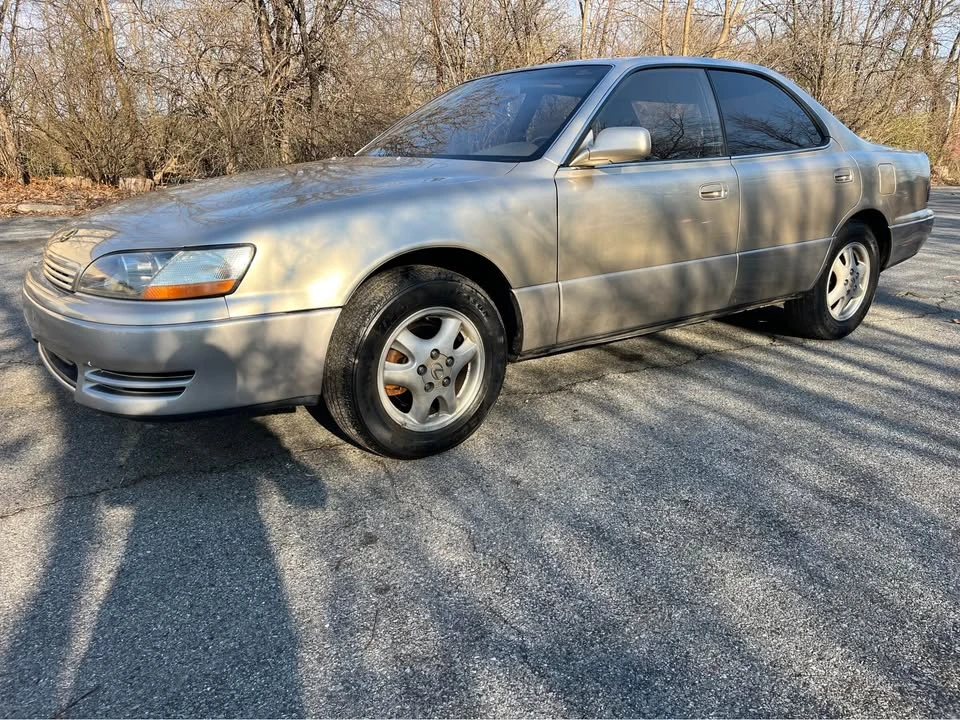 1996 Lexus ES 2nd Gen - Image 3 of 10