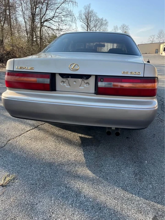 1996 Lexus ES 2nd Gen - Image 5 of 10