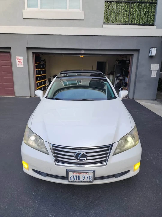 2012 Lexus ES 5th Gen - Image 4 of 8