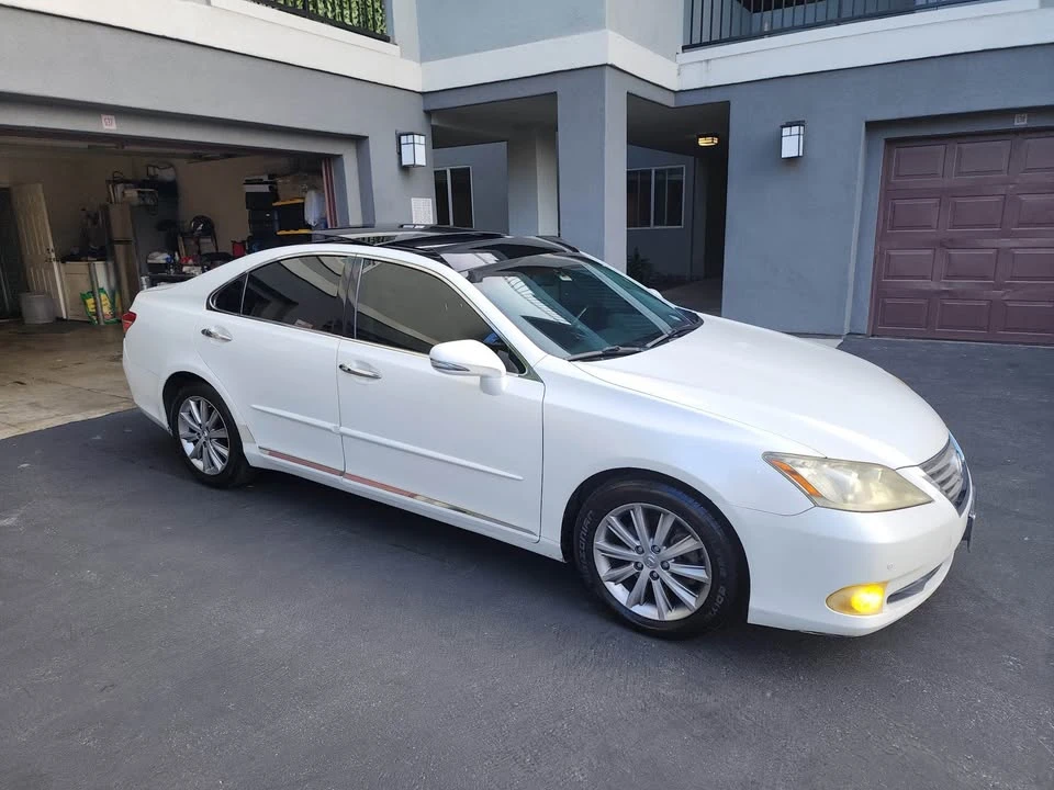2012 Lexus ES 5th Gen - Image 3 of 8