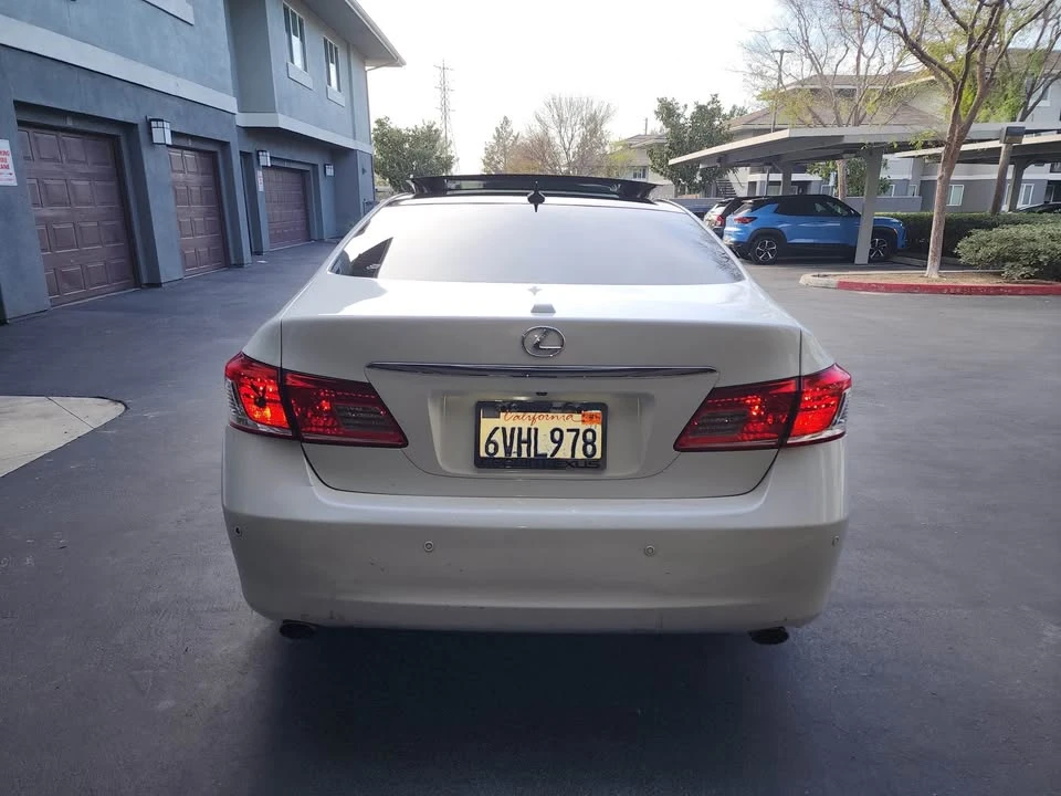 2012 Lexus ES 5th Gen - Image 5 of 8