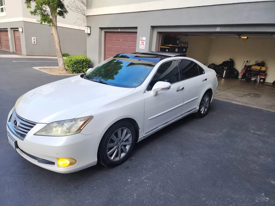 2012 Lexus ES 5th Gen - Image 2 of 8