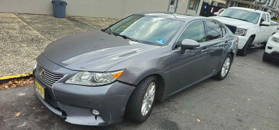 2014 Lexus ES 6th Gen - Image 3 of 8