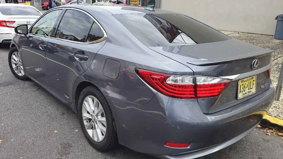 2014 Lexus ES 6th Gen - Image 5 of 8