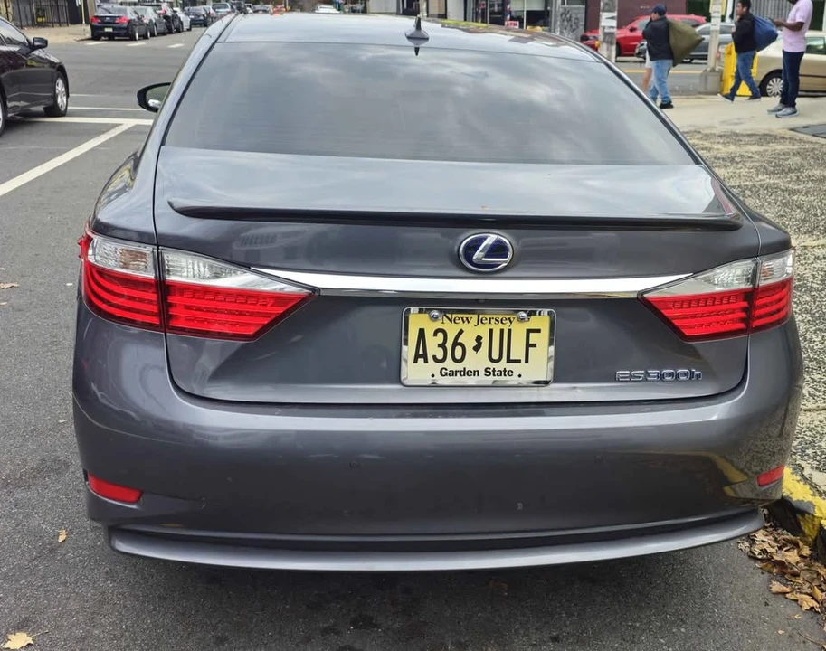 2014 Lexus ES 6th Gen - Image 4 of 8