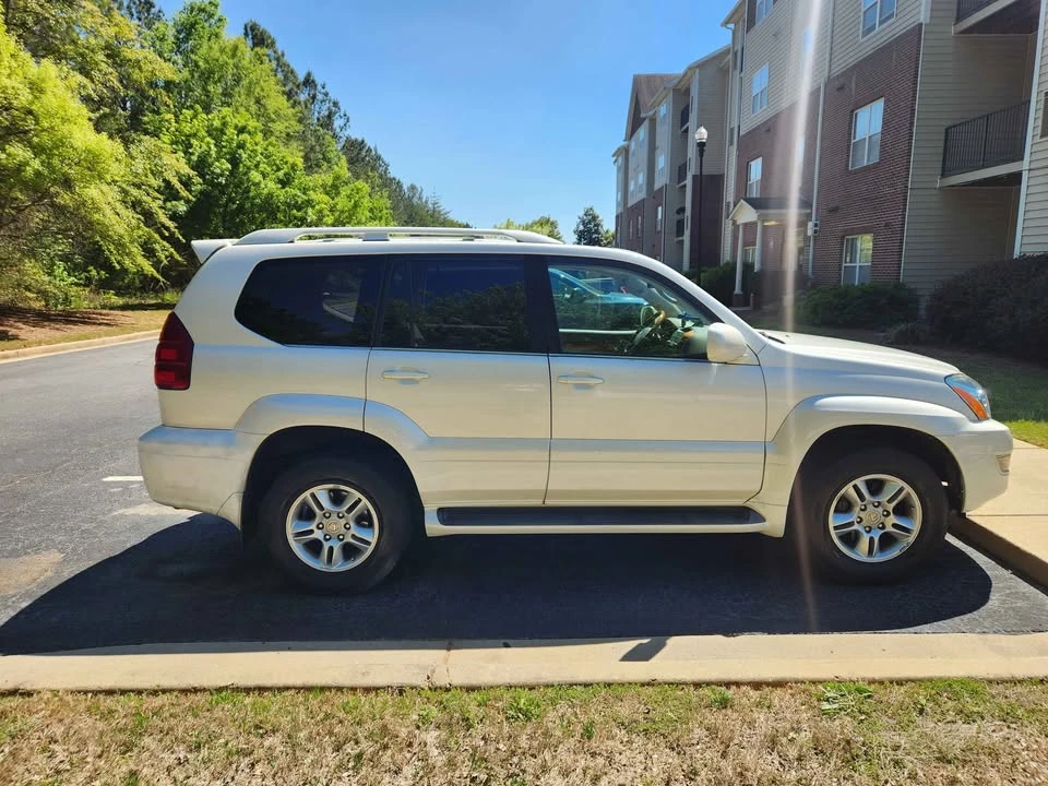 2007 Lexus GX 1st Gen - Image 4 of 10
