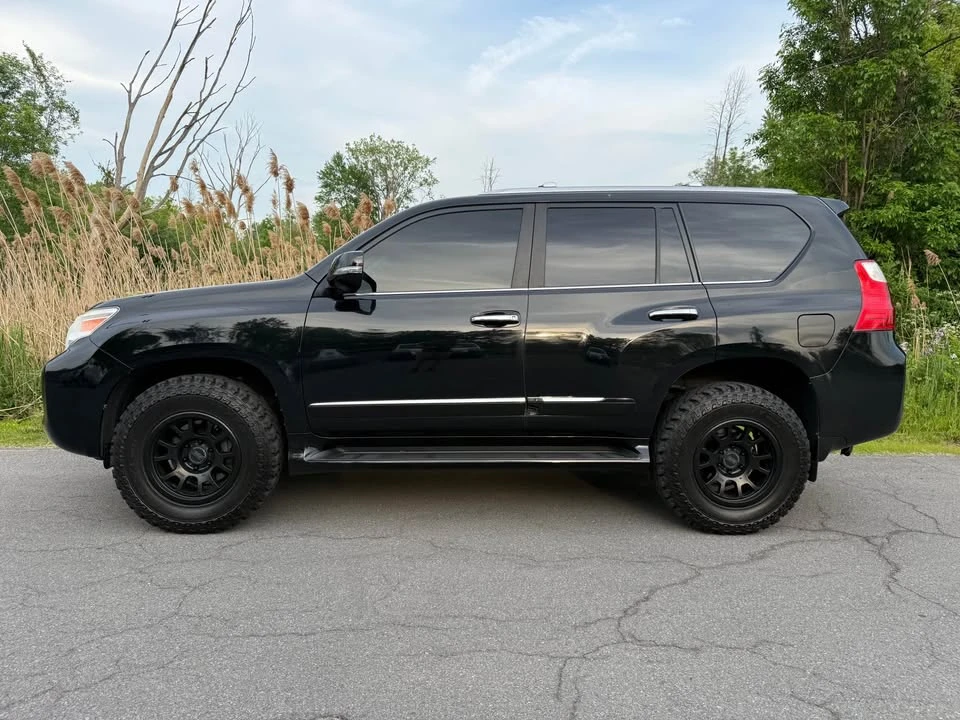 Lexus GX - Image 2 of 5