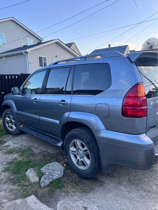 2004 Lexus GX 1st Gen - Image 2 of 8