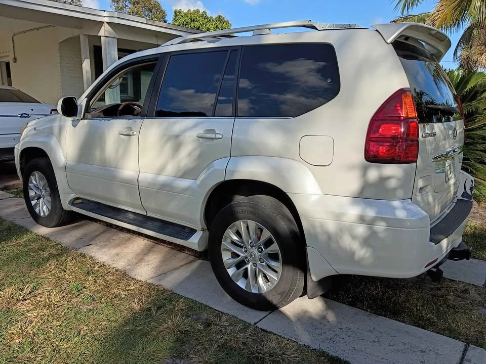 2004 Lexus GX 1st Gen - Image 6 of 10