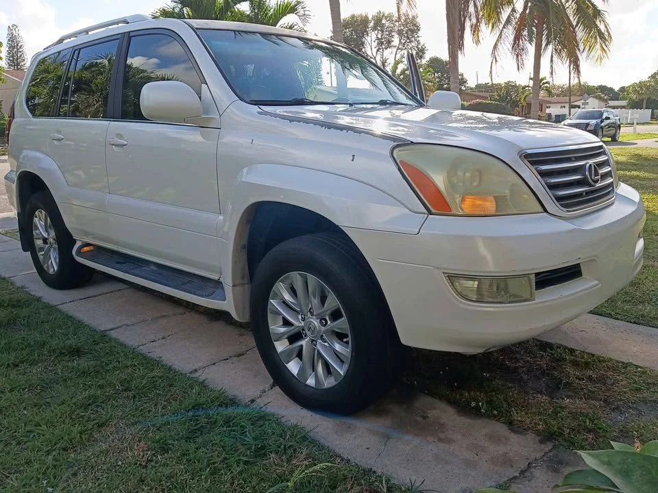 2004 Lexus GX 1st Gen - Image 3 of 10