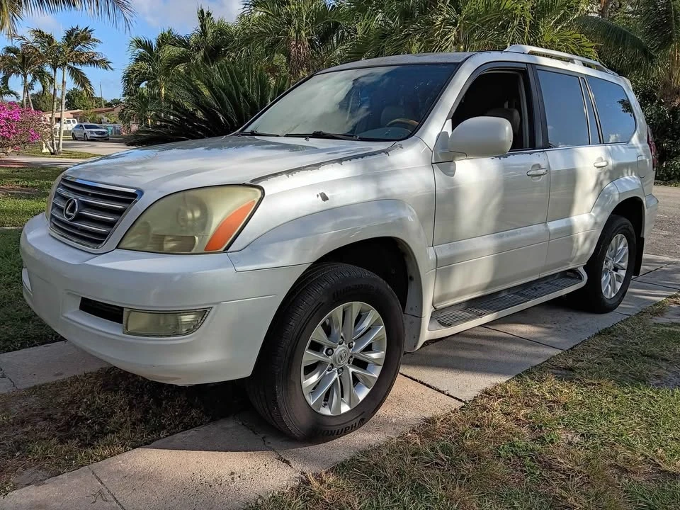 2004 Lexus GX 1st Gen - Image 2 of 10