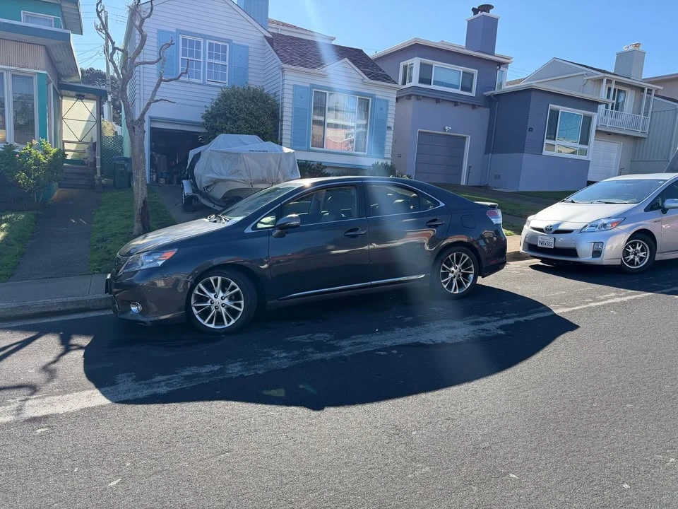 Lexus HS - Image 2 of 8