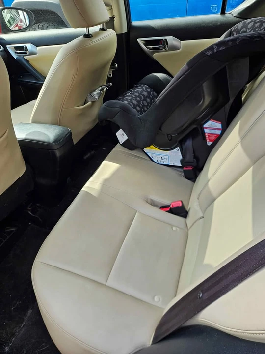 2012 Lexus CT - Image 6 of 8