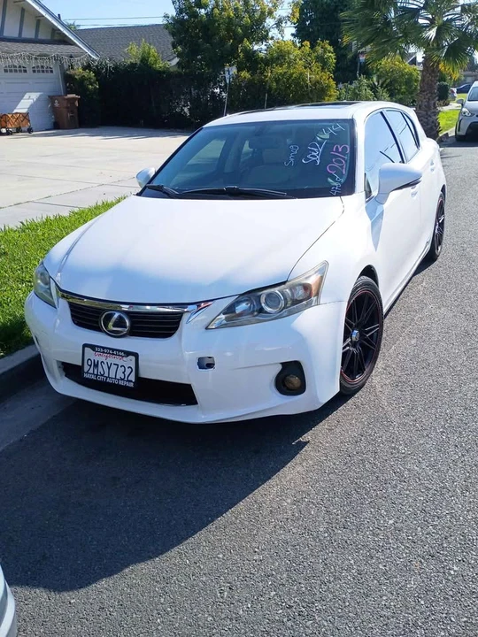 2013 Lexus CT - Image 2 of 8