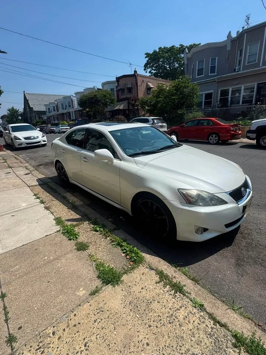 2006 Lexus IS 2nd Gen - Image 2 of 10