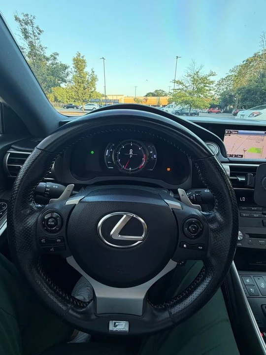 2015 Lexus IS 3rd Gen - Image 18 of 24