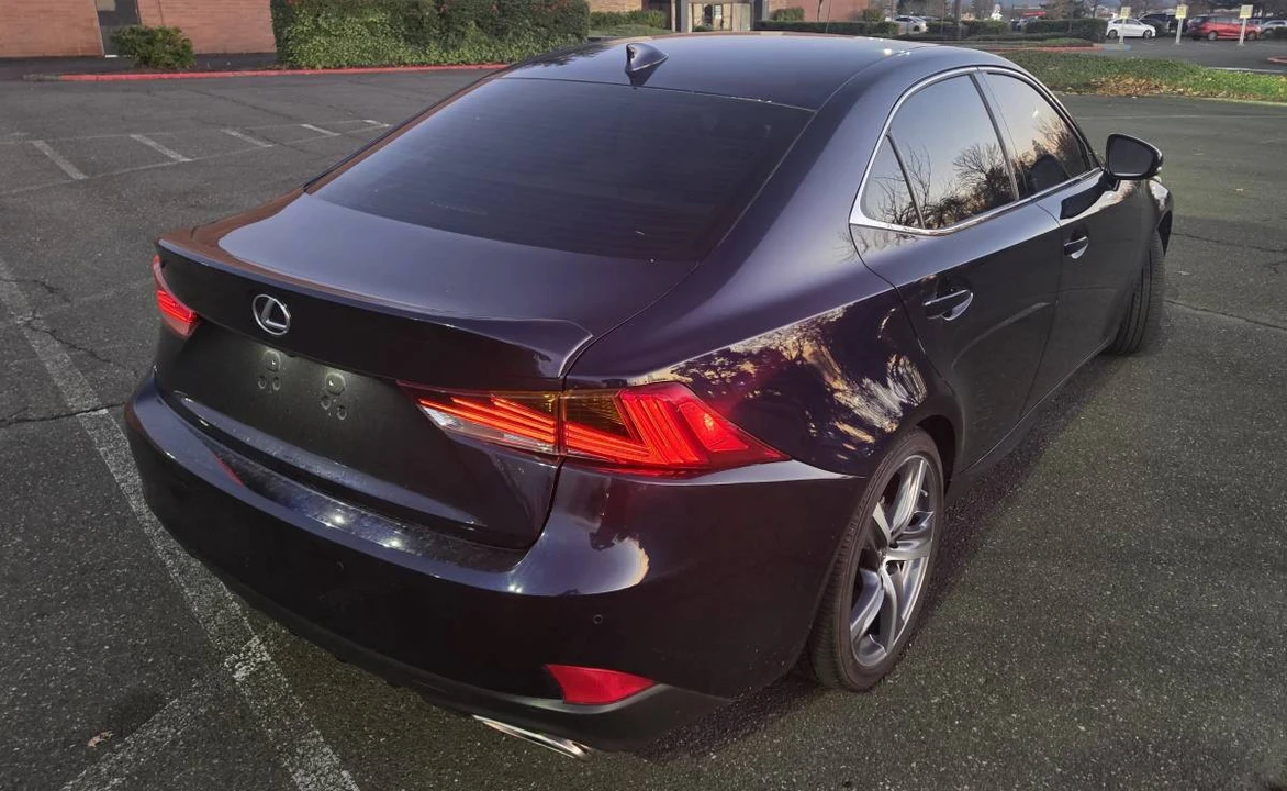 2019 Lexus IS 3rd Gen - Image 5 of 8