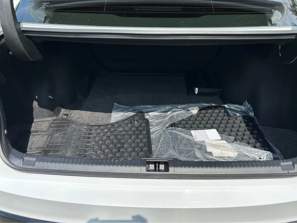 2021 Lexus IS 3rd Gen - Image 5 of 10